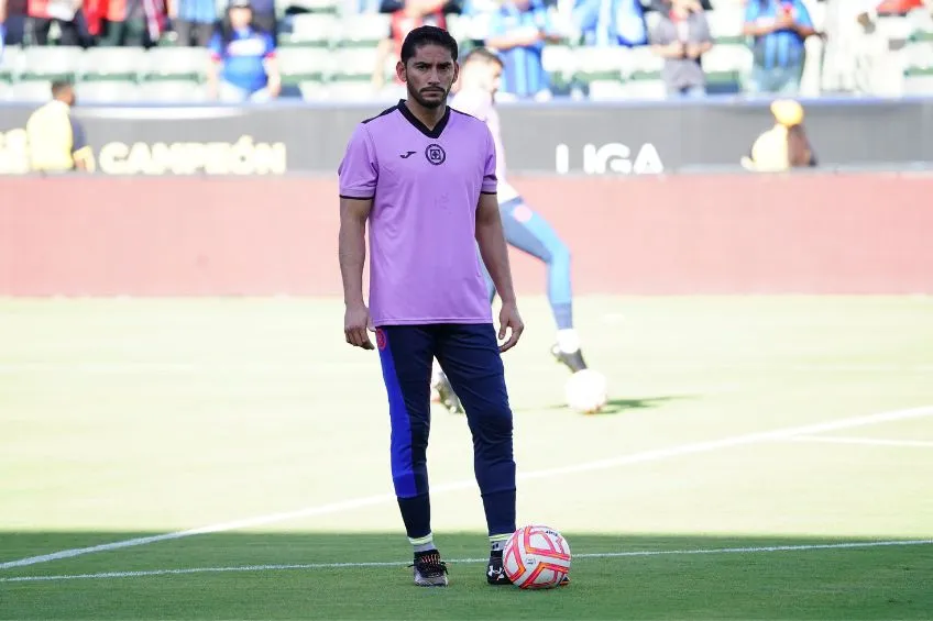 Jesús Corona previo a un partido de Cruz Azul