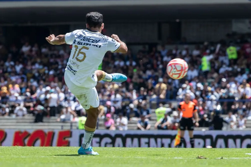 Adrián Aldrete metió un golazo de volea