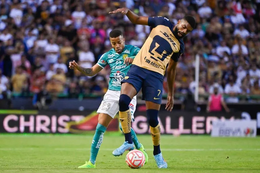 Diogo durante un partido de Pumas
