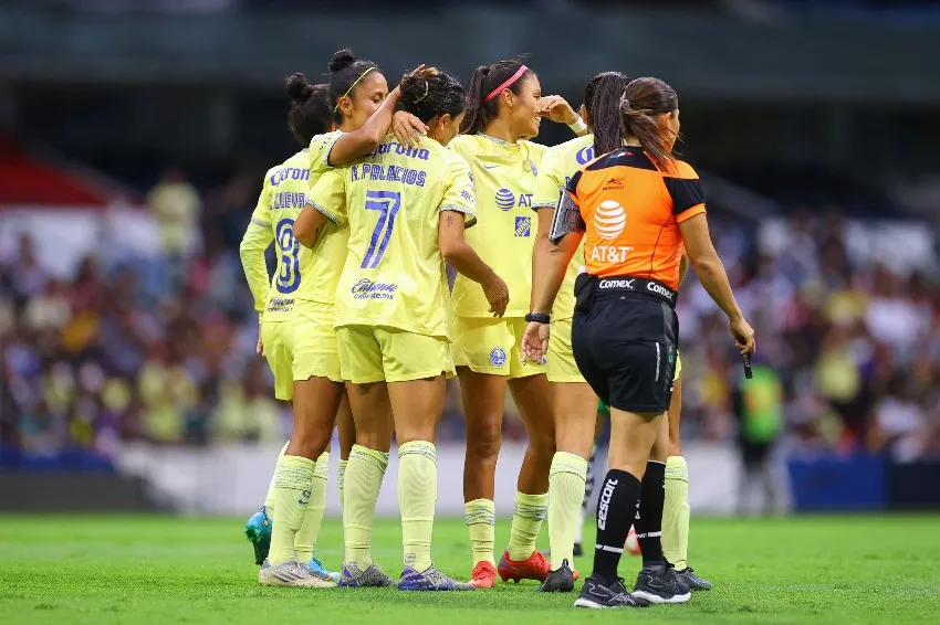 Kiana Palacios celebrando su gol vs Santos
