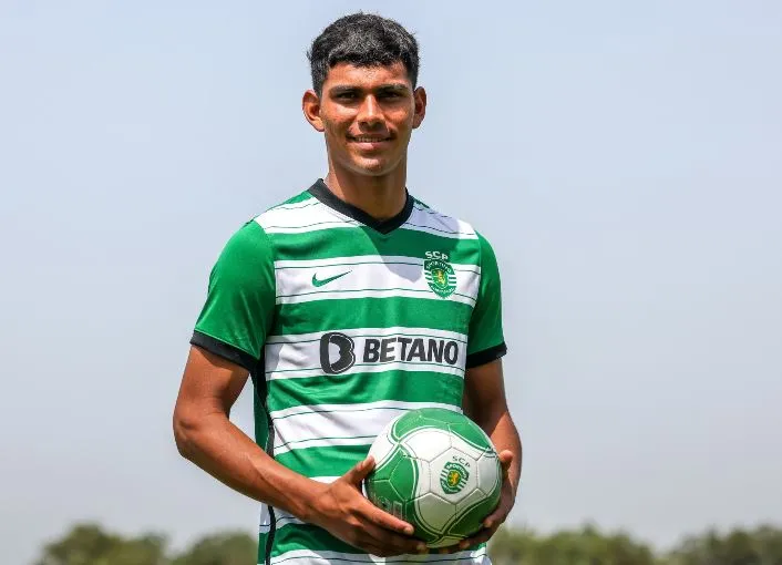 Jesús Alcantar porta los colores con el Sporting