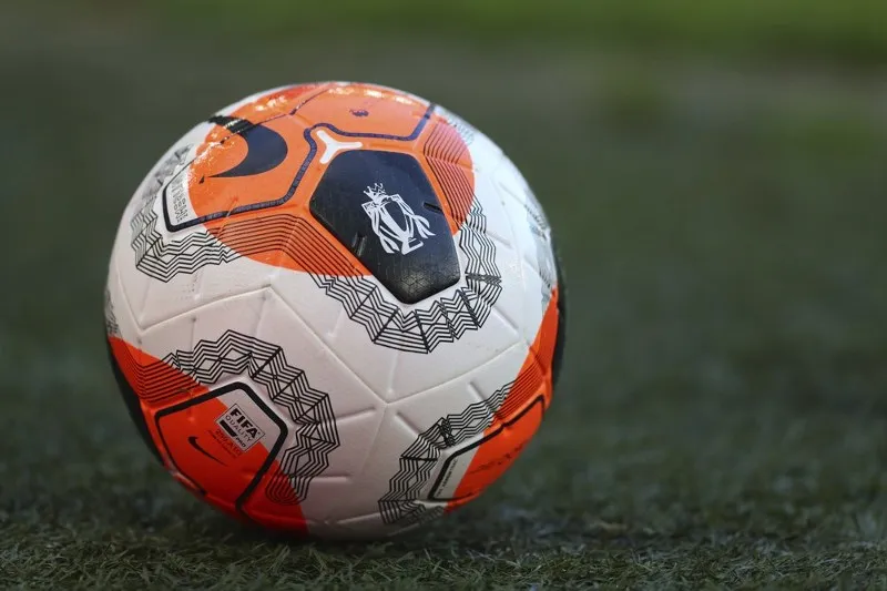 Balón de la Liga Premier previo al partido Brighton-Manchester City