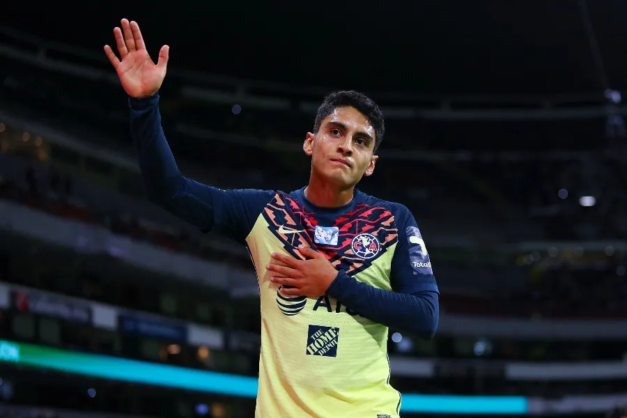 Naveda en un partido con las Águilas