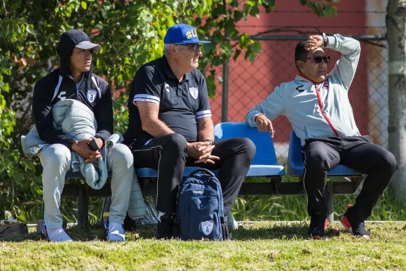 Alfredo Altier viendo a las Fuerzas Básicas