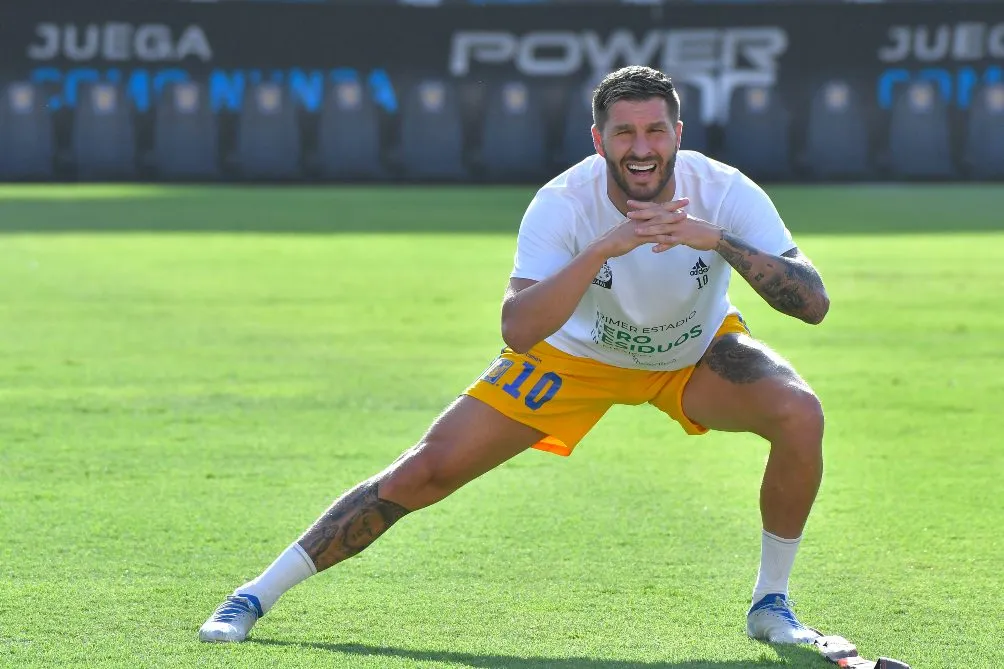 André-Pierre Gignac en entrenamiento con Tigres