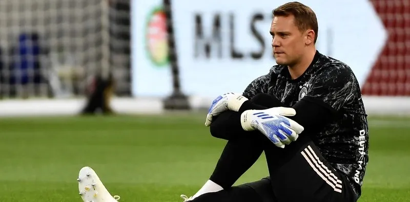 Manuel Neuer en el césped