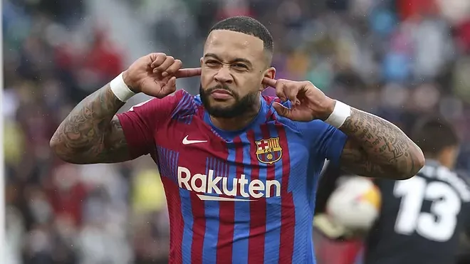 Memphis Depay en festejo de gol