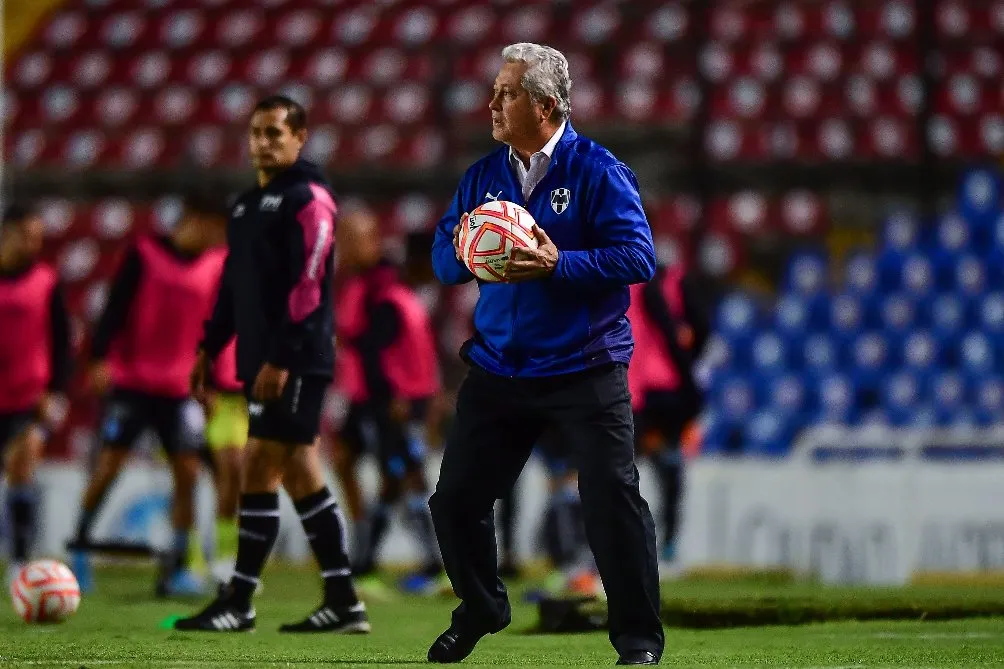 Vucetich dirigiendo a Rayados