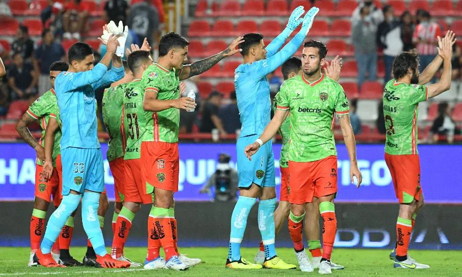 Jugadores de Bravos tras derrota ante Necaxa