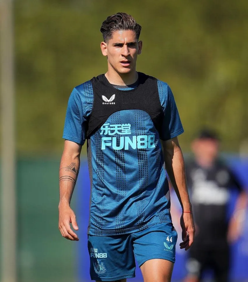 Santi Muñoz en pretemporada con New Castle