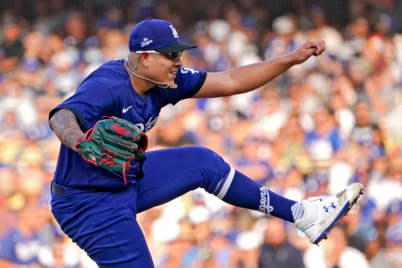 Julio Urías en partido con Dodgers