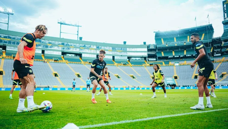 El Manchester City entrenando en Lambeau Field