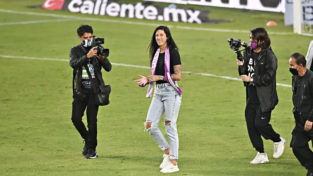 Hermoso fue vitoreada por sus nuevos aficionados