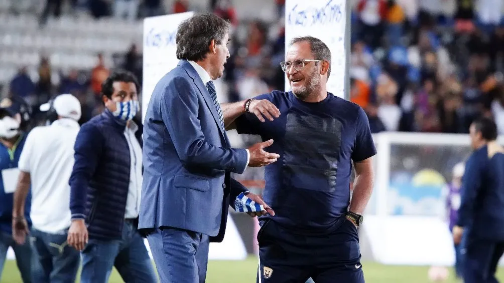 Guillermo Almada y Andrés Lillini conversan en el encuentro