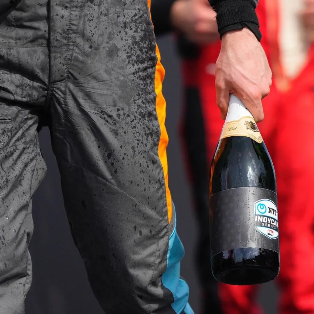 El mexicano logró una gran victoria y lo celebró