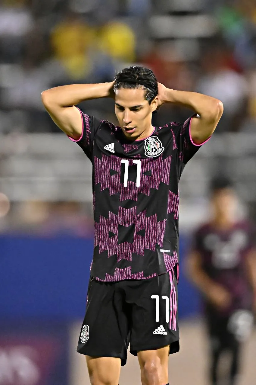 Diego Lainez en un partido de la Selección Mexicana