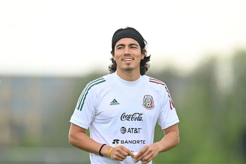Erick Gutiérrez entrenando con la Selección Mexicana