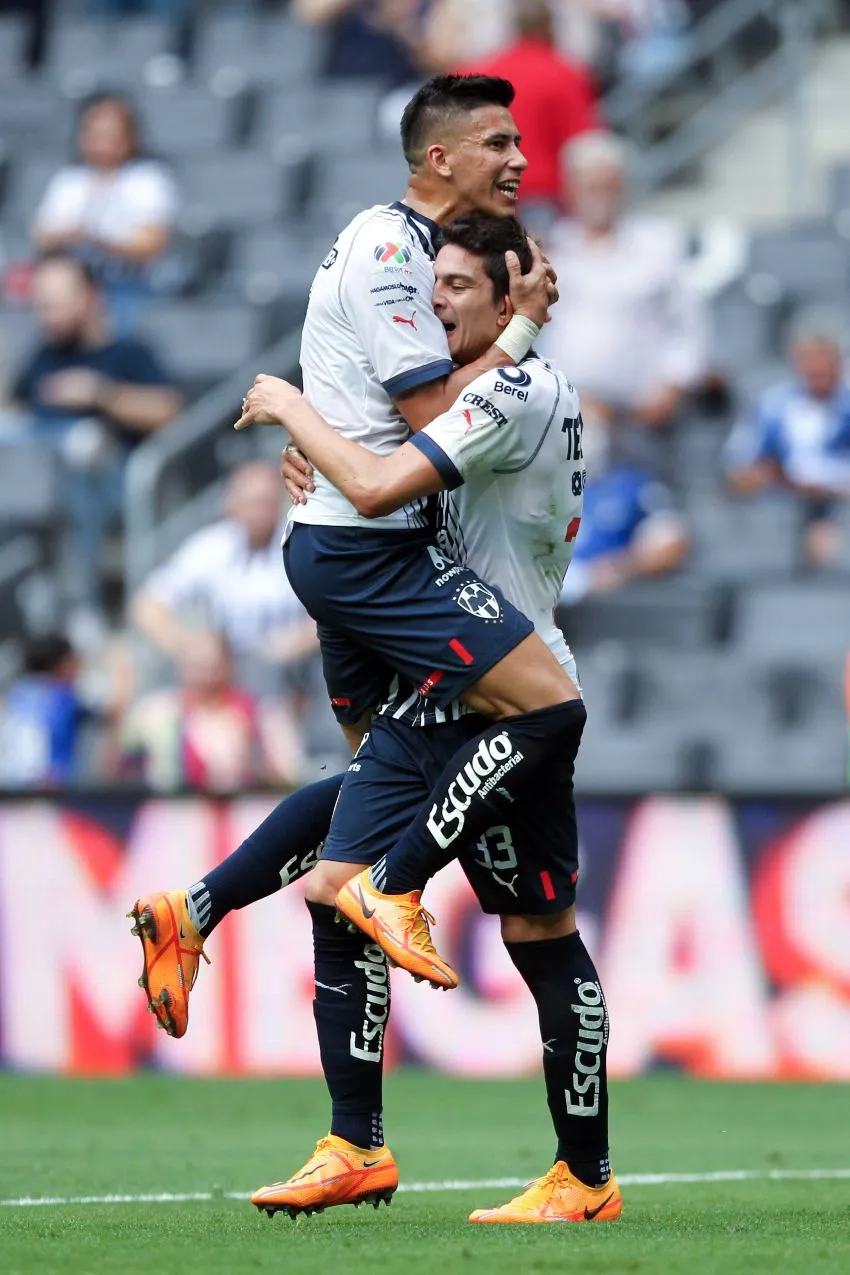 Stefan Medina celebrando su gol
