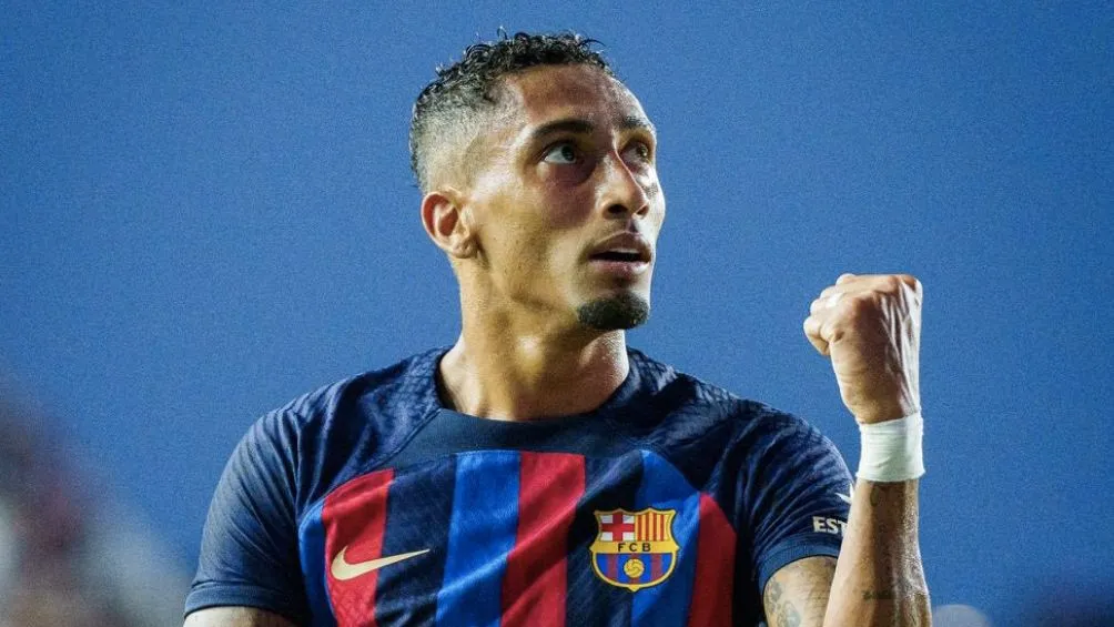 Raphinha celebrando en la pretemporada catalana