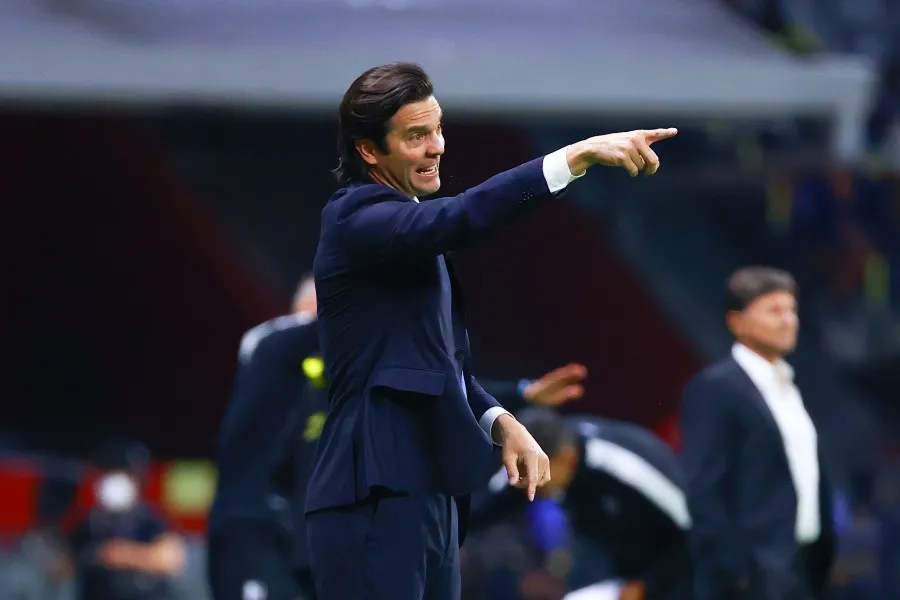 Santiago Solari durante un partido con América