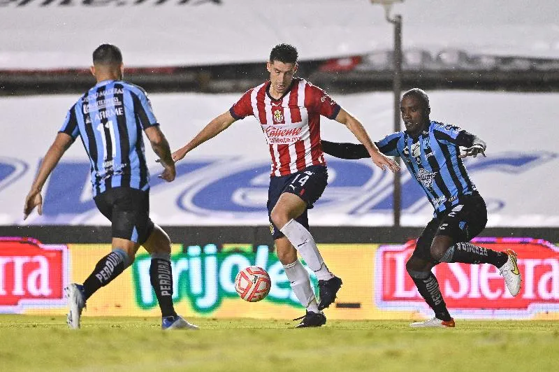 Gallos contra Chivas en La Corregidora