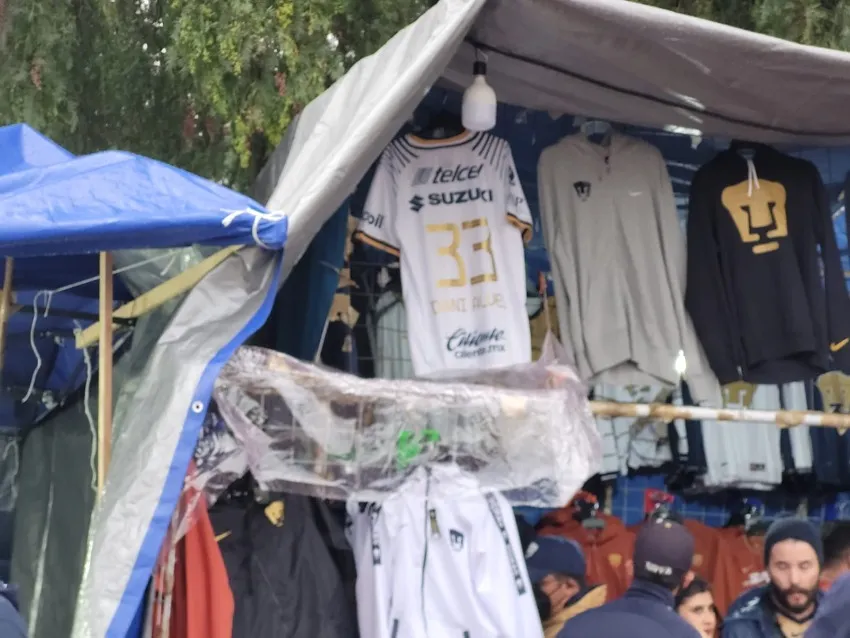 Playera de Dani Alves la más solicitada