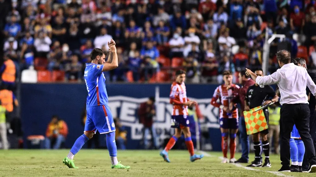 Santiago Giménez abandona el Alfonso Lastras