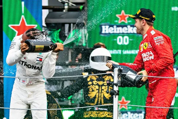 Vettel y Hamilton durante el Gran Premio de México 2019