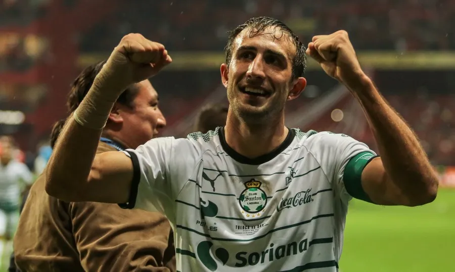 Izquierdoz con Santos