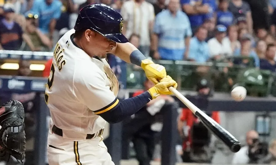 AP Urías al conectar cuadrangular