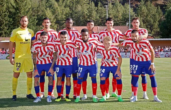 Jugadores del Atlético con el nuevo jersey