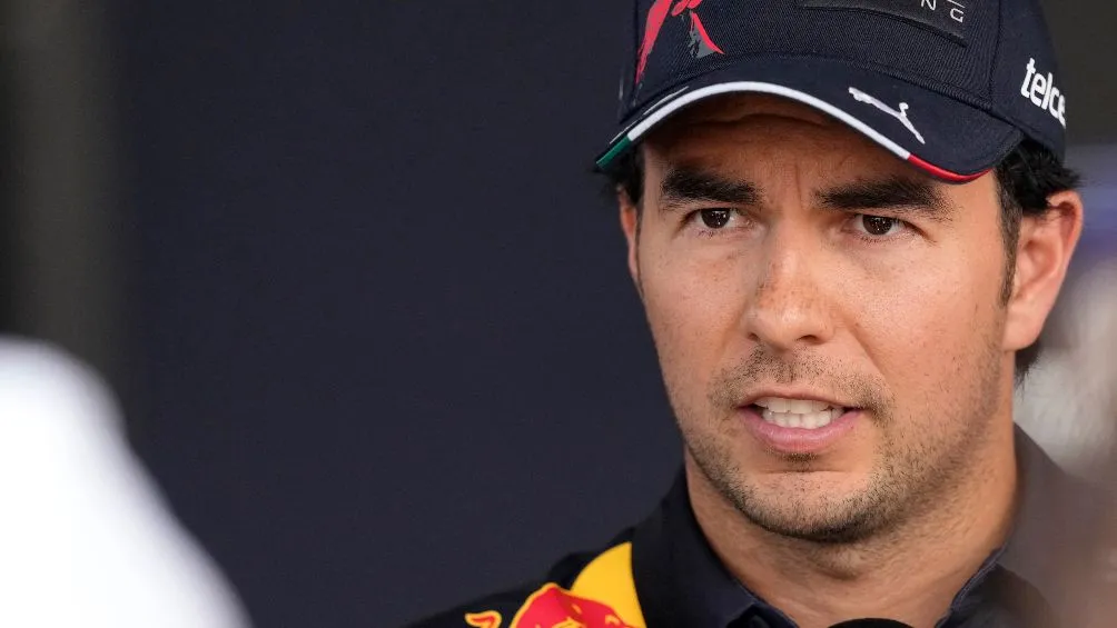 Checo tuvo un ataque de estornudos en la P1