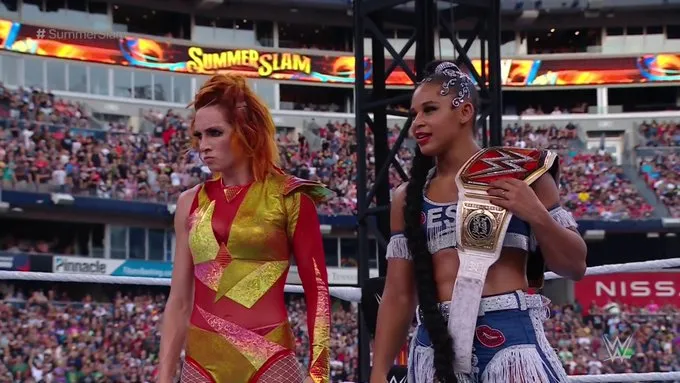 TWITTER: @WWE Bianca y Becky