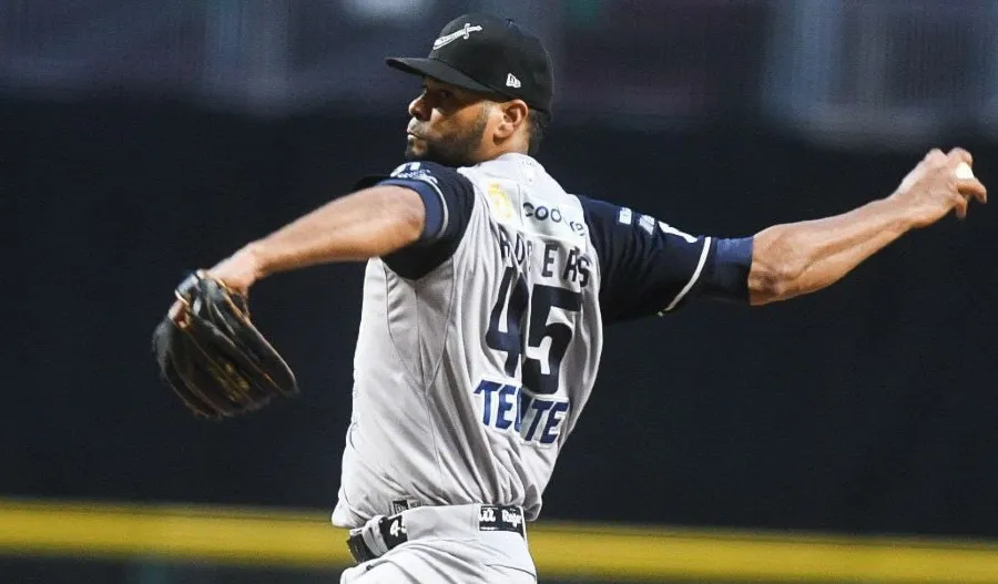 TWITTER @SultanesOficial Esmil Rogers lanzando ante Diablos Rojos