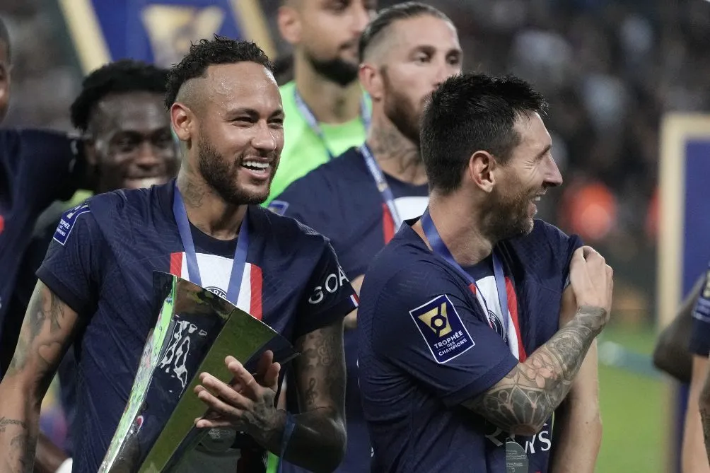 Neymar, Lionel Messi y Segio Ramos festejan con el PSG