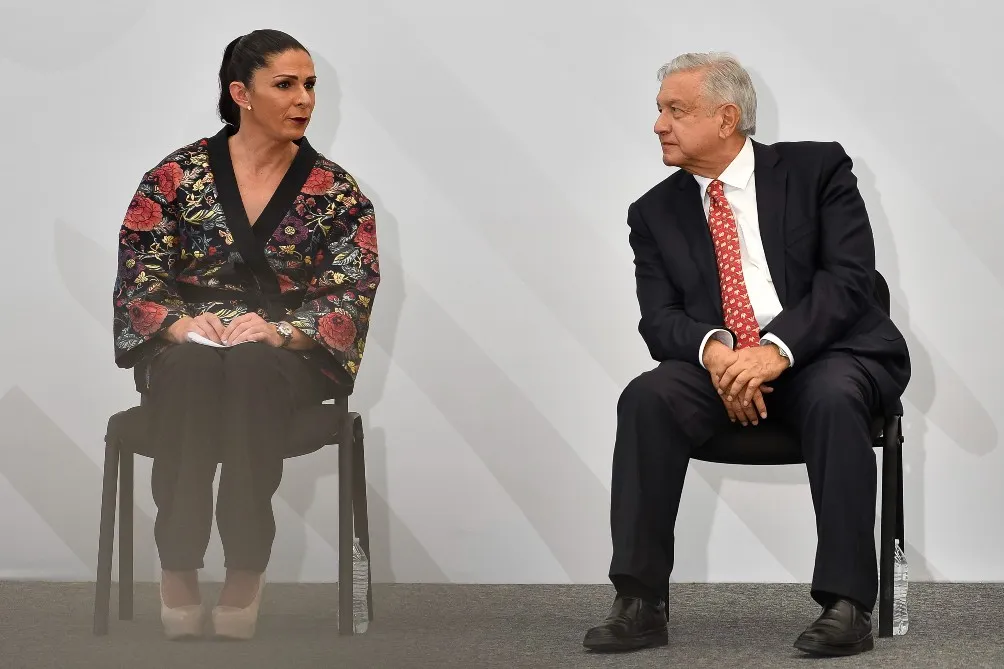 Ana Guevara junto a Andrés Manuel López Obrador