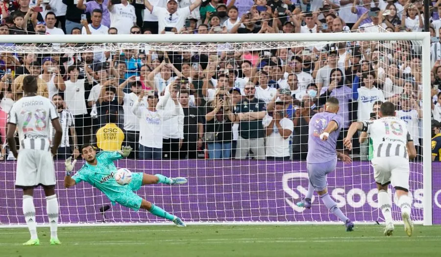 AP Karim Benzema define desde los once pasos