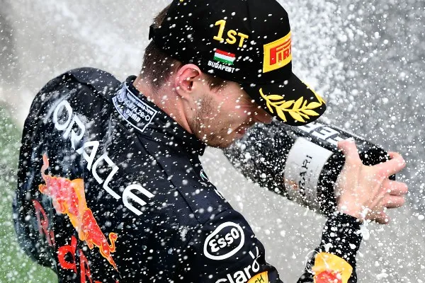 AP Mad Max durante su festejo