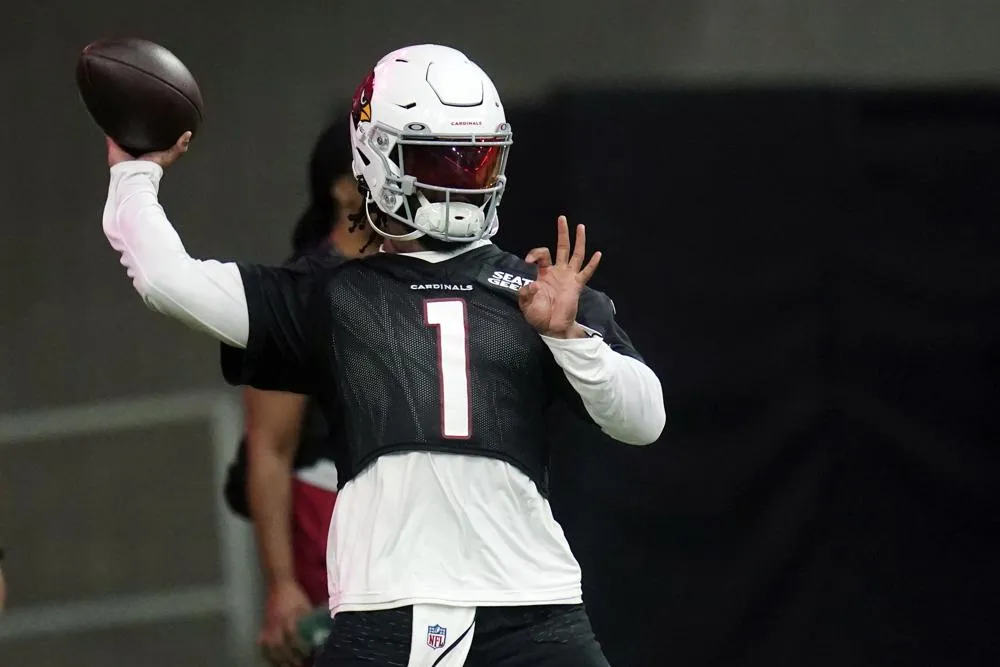 El quarterback de los Arizona Cardinals Kyler Murray