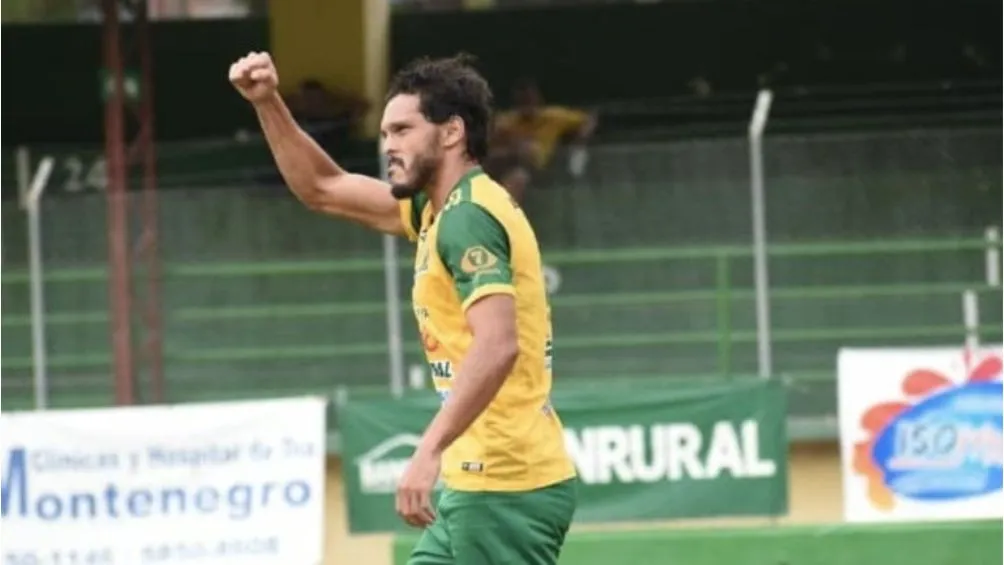 FACEBOOK CD GUASTATOYA El artillero azteca llegó este torneo al Comunicaciones