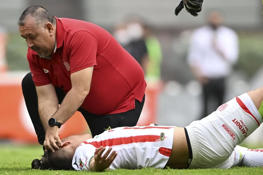 IMAGO7 Alexis Peña fue atendido por un corte en la cabeza