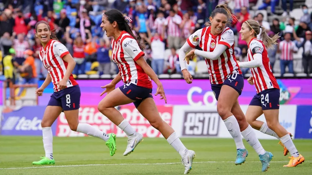 IMAGO7 Jugadoras de Chivas Femenil en festejo