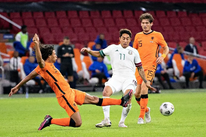 Omar Govea en un partido de la Selección Mexicana