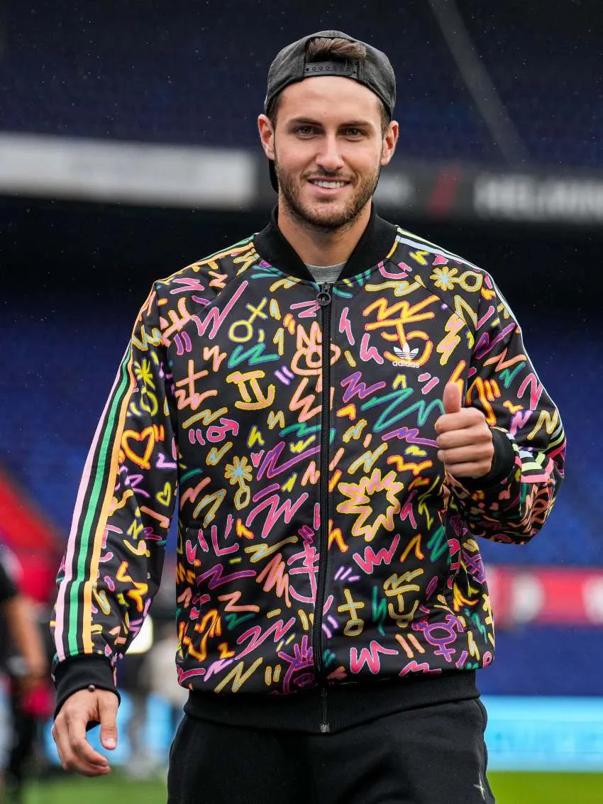 Santi Giménez en su presentación con Feyenoord