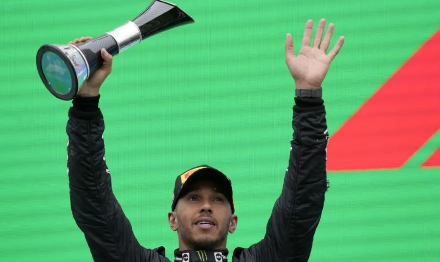 AP Hamilton en el podio de GP de Hungría