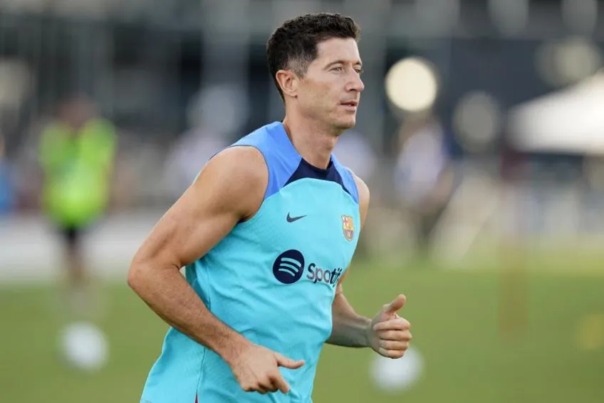 AP Robert Lewandowski entrenando con el Barcelona