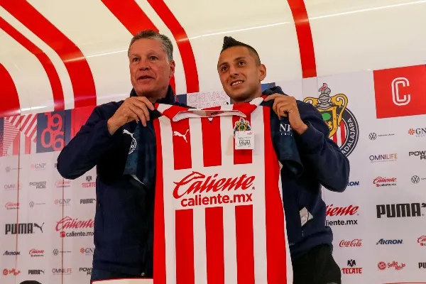 Peláez y El Piojo Alvarado en su presentación