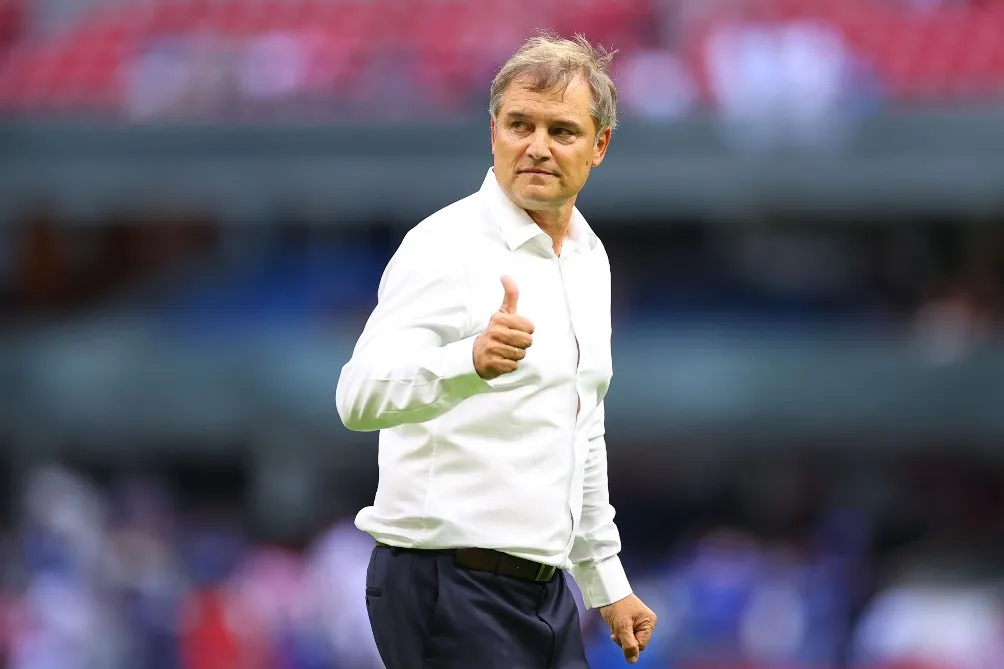 Diego Aguirre sufrió con cambios con el plantel en Cruz Azul