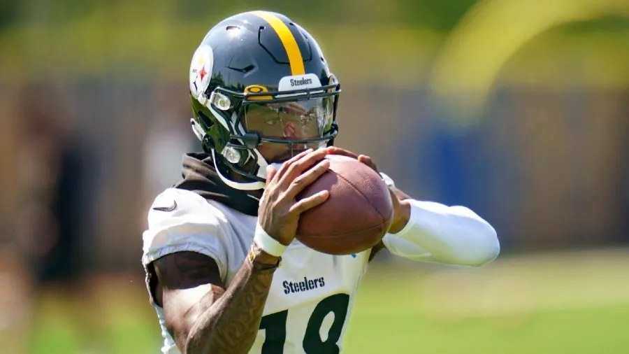 AP Diontae Johnson extendió su contrato hasta 2024