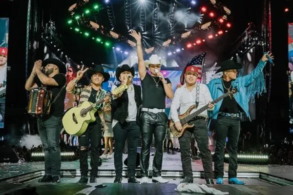 Grupo Firme se presentó en el Foro Sol